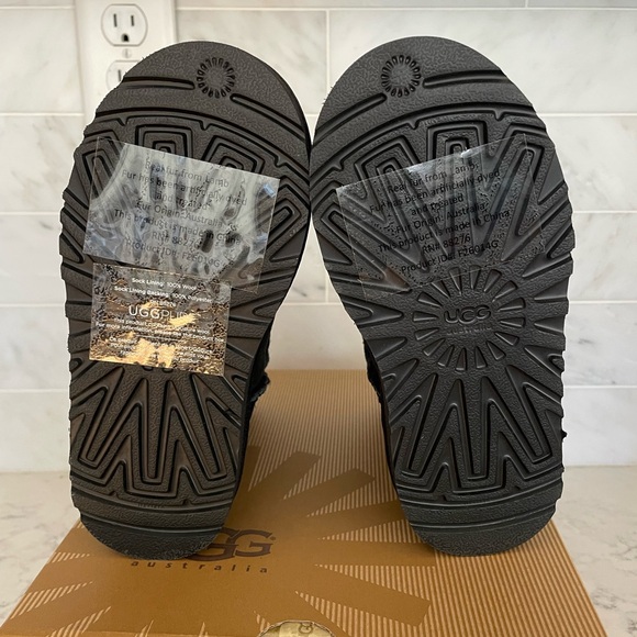 UGG Classic Boots in black - Picture 9 of 9